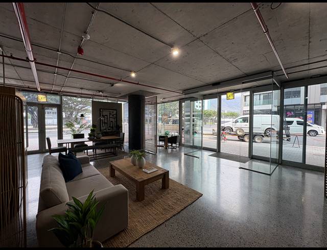 1,038M² RETAIL TO LET IN FORESHORE